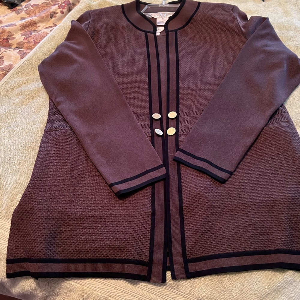 Misook cardigan w matching top. Cardigan has zippered pockets inside.